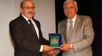 Başkan Karaosmanoğlu'na Bir Plaket Daha