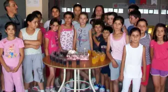 Burhaniye'de Başarılı Sporcuya Pastalı Uğurlama