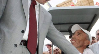 Vali, Vatandaşın Sigarasına El Koydu