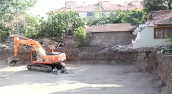 Bir Garip Yıkım Hikayesi