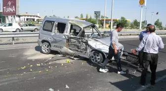 Hurdaya Dönen Kamyonetten Sağ Kurtuldu