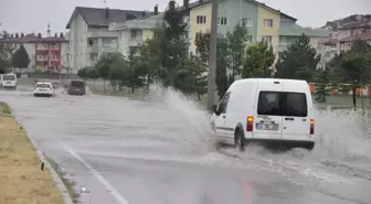 İftar Vakti Başlayan Sağanak Yağmur Hayatı Felç Etti