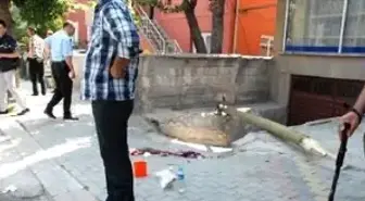 Kütahya'da Üzerine Telefon Direği Devrilen Genç Kız Öldü