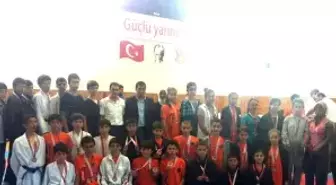 Erzurumlu Karateciler 7. Bölge Karate Seçmelerinde 95 Madalyanın 75'ini Alarak Rekor Kırdı