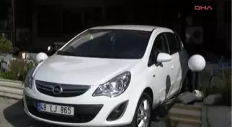 Otomobille Restorana Girdi