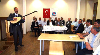 Müsteşar ile Vekil Aşıklığa Soyundu