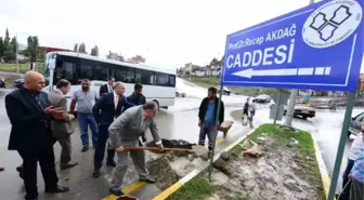 Bakan Akdağ'ın Adını Taşıyan Tabela Caddeye Törenle Dikildi