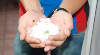 Isparta'da Şiddetli Yağış ve Dolu Yüzünden Evleri Su Bastı