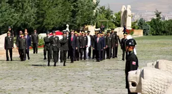 Yaş Üyelerinden Anıtkabir'e Ziyaret