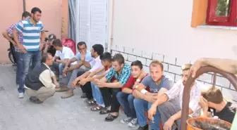 Servis Minibüsü Şarampole Yuvarlandı: 12 Yaralı