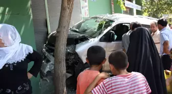 Yola Çıkan Çocuğa Çarpmamak İçin Duvara Çarptı