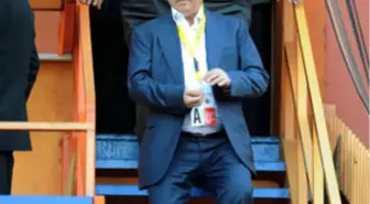 Aziz Yıldırım, Vaslui Maçını İzlemek İçin Stada Geldi