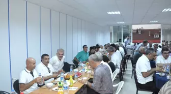 Dadaşlar Maltepe'de Vakıf Binasında İftarda Bir Araya Geldiler