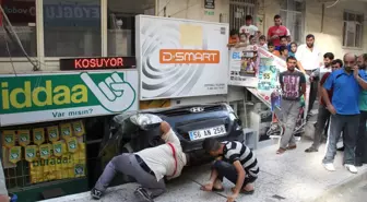 Otomobil İş Yerine Girdi