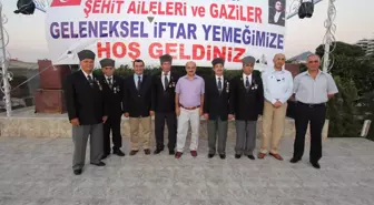 Şehit ve Gazi Aileleriyle İftarda Buluşan Narlıdere Belediye Başkanı Abdül Batur.'Şehit ve...