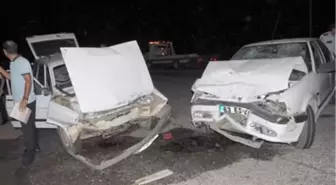 Siverek'te 2 Otomobil Çarpıştı: 8 Yaralı