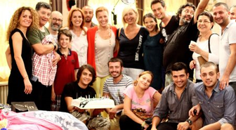 Usta Oyuncuya Sette Sürpriz Doğum Günü!