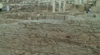 Laodikya'da Bir Duvarda 1500 Yıllık Sikkeler Bulundu