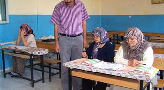 67 Yaşından Sonra Okuma Yazmayı Öğreniyorlar