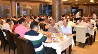 AK Parti Kuruluş Yıldönümünde İftar Programı Düzenledi