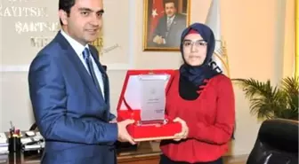 Başkan Bahçeci, Lys'de Başarılı Öğrencilere Tablet Bilgisayar Hediye Etti