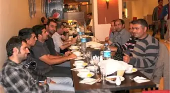 Çıldır Manşet Gazetesi'nden İftar Yemeği