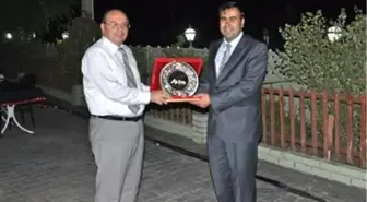 Serka Genel Sekreterinden Iğdır Valisine Plaket