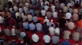 Cuma Vakti Camiyi Bastı: 1 Ölü 5 Yaralı