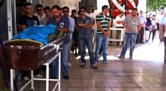 Kazada Ölen Bankacı Özge, Nişan Elbisesiyle Uğurlandı