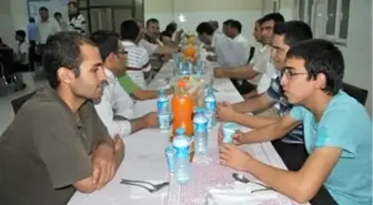 40 Hafıza Bayramlık Giysi Hediye Edildi