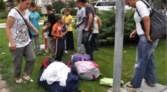 (Özel Haber) 7 Kişilik Aile Otomobilde Yanmaktan Son Anda Kurtuldu