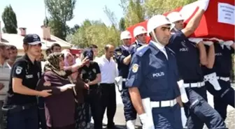 Şehit Polis Kürtçe Ağıtlarla Uğurlandı