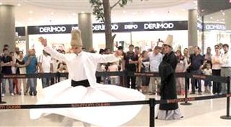 Semazenlerle 'Coşkulu' Ramazan