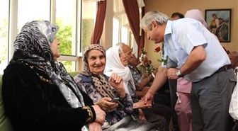 Başkan Akaydın, Huzurevlerini Ziyaret Etti