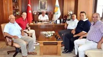 Akçay'da Bayramlaşma Sıcak Bir Ortamda Geçti