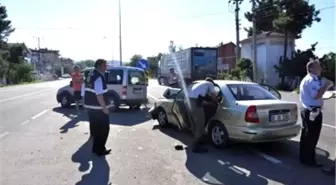 Bölge Trafik Önünde Kaza: 4 Yaralı