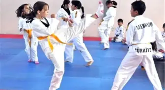 Foça Belediyespor Yıldızlar Türkiye Taekwondo Şampiyonası'na Gidiyor