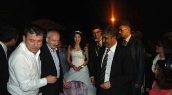 Kılıçdaroğlu 'Küstüm' Türküsünü Dinledi