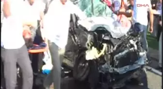 Şerit İhlali Yapan Kamyon İki Otomobilden 3 Can Aldı