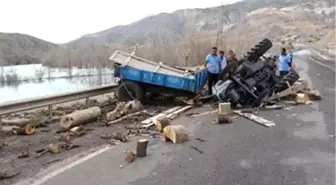 Tır, Odun Yüklü Traktöre Arkadan Çarptı: 1 Yaralı