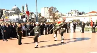 Taksim'de, Saygı Duruşsuz 30 Ağustos Töreni