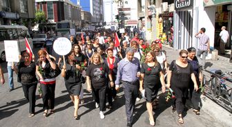 CHP'li Kadınlar Barış İçin Alanlara Çıktı