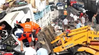 İki Kamyon Birbirine Girdi Ortalık Savaş Alanına Döndü