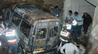 Trafiğe Kapalı Yolda Çukura Uçup, Alev Topuna Dönen Minibüste Ölen 5 Kişi Toprağa Verildi