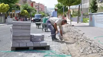 Üniversite Caddesine Andezit Tretuvar Kaplama Döşeniyor