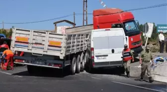 Sivas'ta Trafik Kazası: 1 Ölü, 11 Yaralı