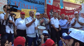 İşten Çıkarılan THY Çalışanları Taksim'de Eylem Yaptı