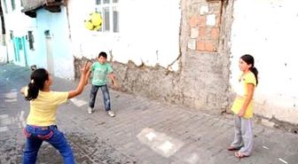 Kalbinde 2 Delik Olan Sevda Tedavi İçin Yardım Bekliyor