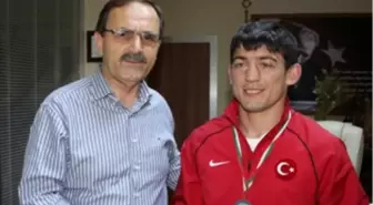 Güreş Şampiyonası İkincisinden, Başkan Şahin'e Ziyaret