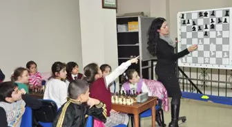 Aliağa Belediyesi Satrançta İddialı